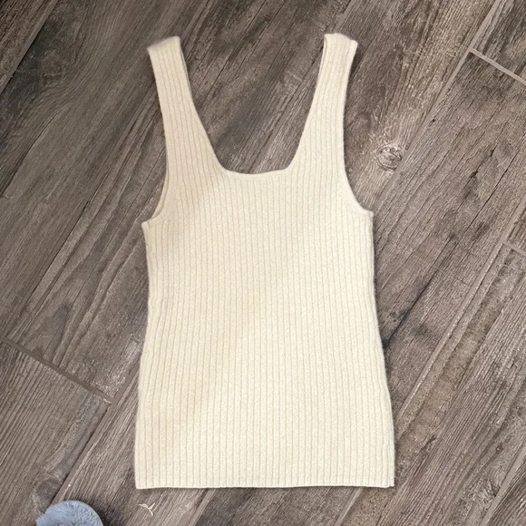 Chic Beige Ribbed 100% cashmere Tank Top - Picture 5 of 6